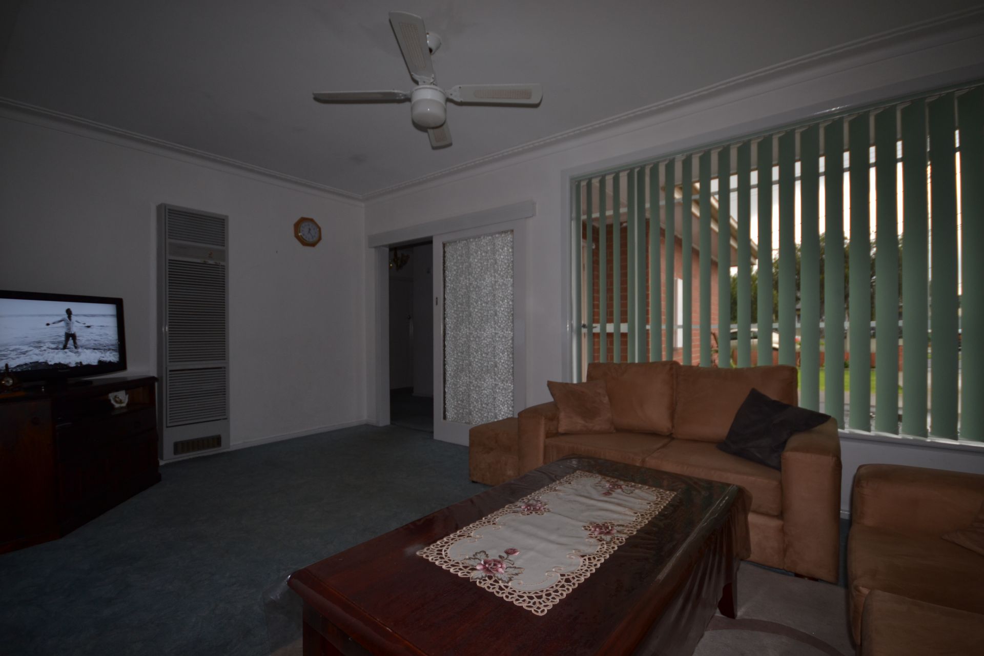 CLEAN AND TIDY 3 BEDROOM HOUSE