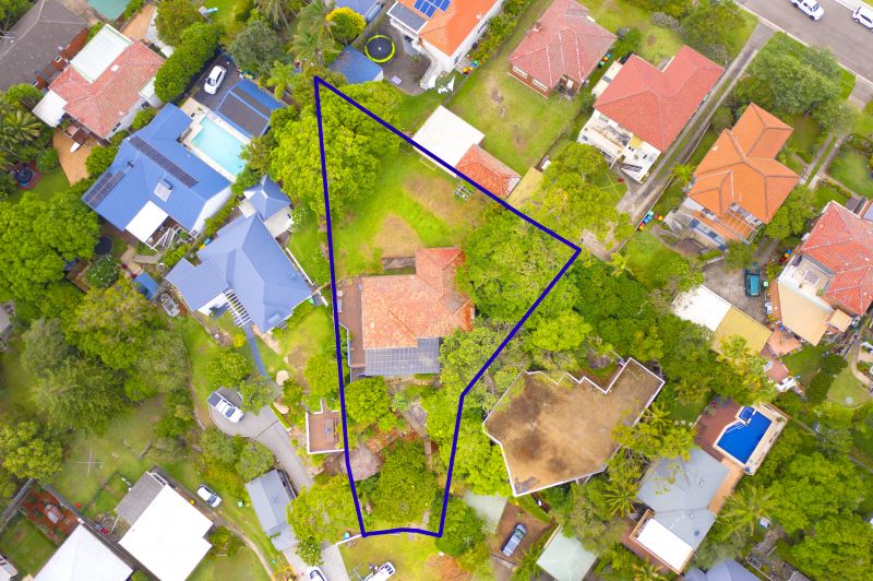 Substantial backyard and Opportunity on 974 sqm