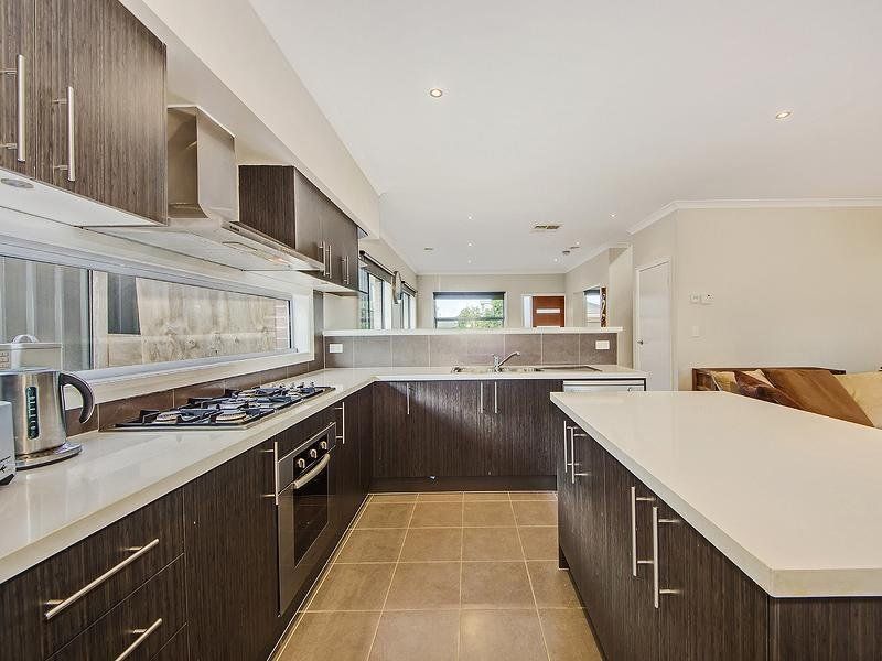 6 Damaine Circuit, Caroline Springs - Thumbnail 3