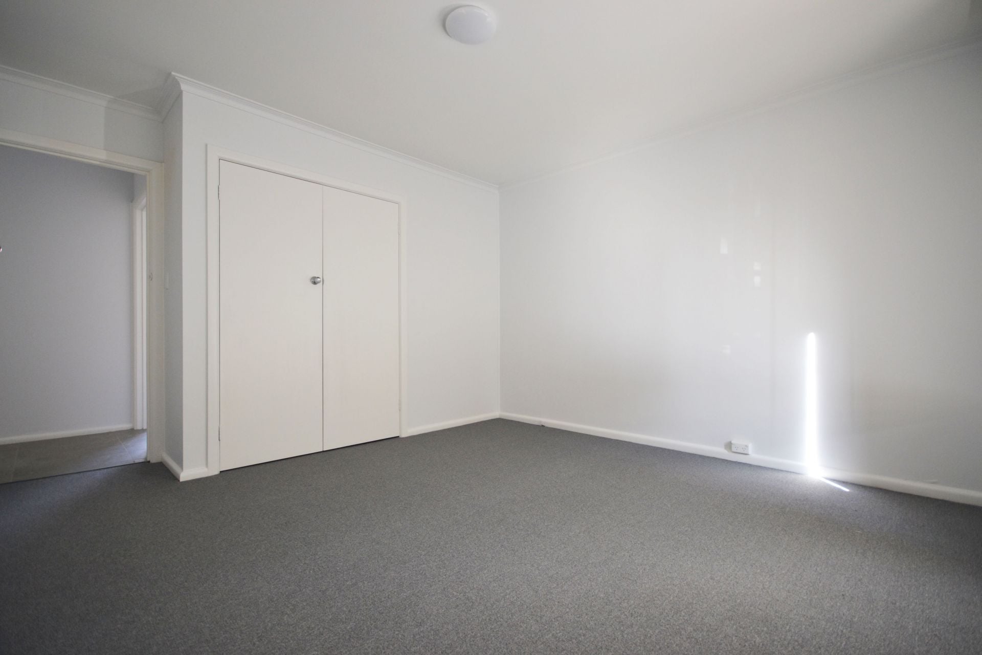 FULLY RENOVATED & IN A FABULOUS LOCATION!