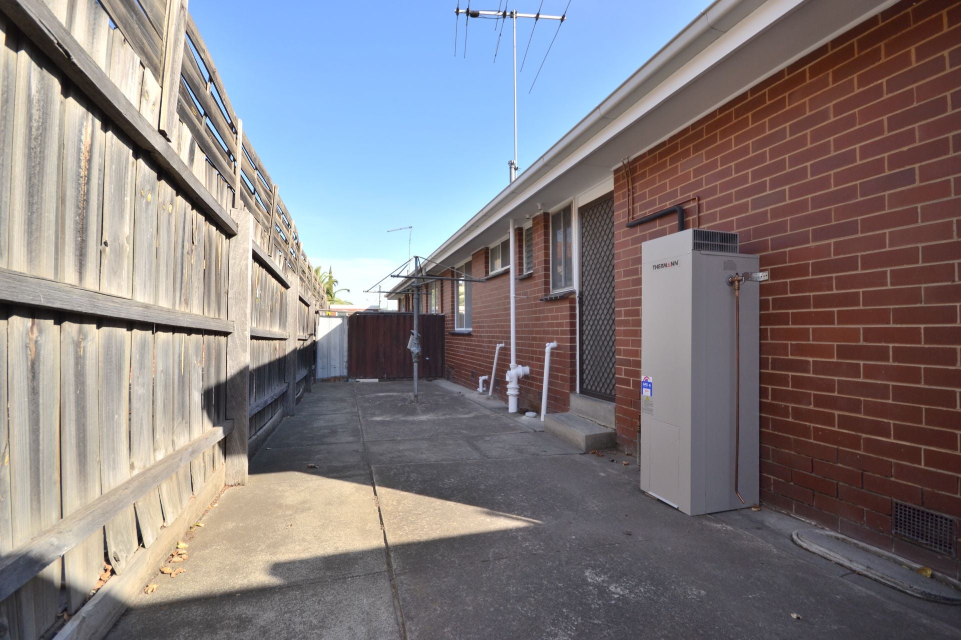 FULLY RENOVATED & IN A FABULOUS LOCATION!