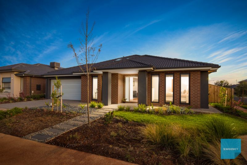 33 Arbourton Avenue, Rockbank - Thumbnail 2