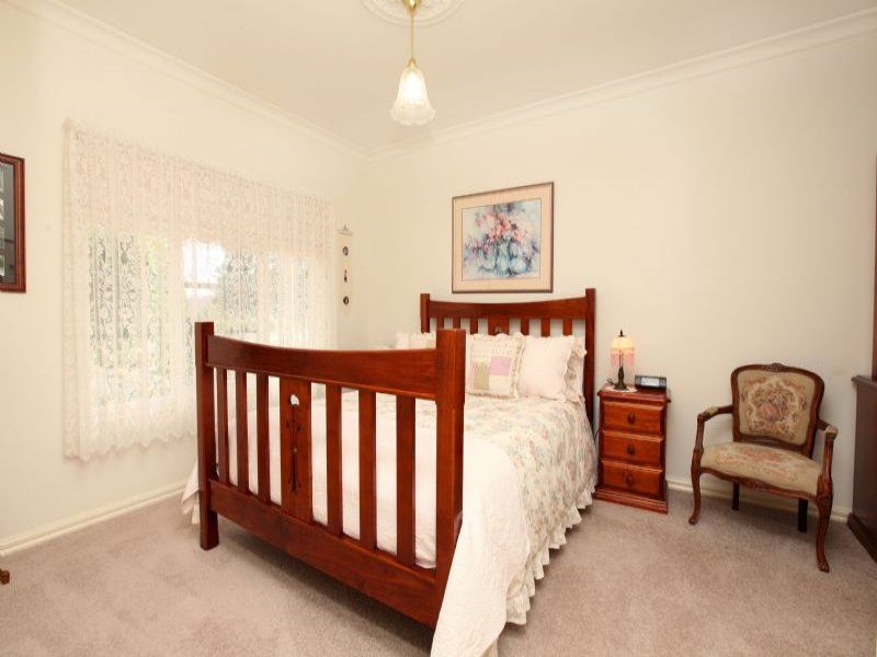27 Edgbaston Parade, Caroline Springs - Thumbnail 7