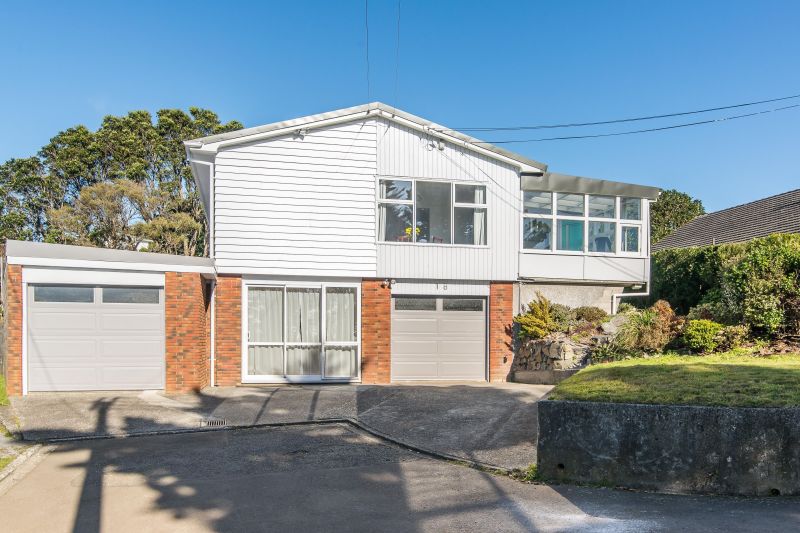 Real Estate For Sale 18 Robert Street Newlands , Wellington