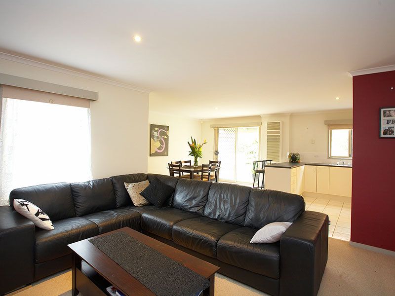 1 Kim Court, Seabrook - Thumbnail 5