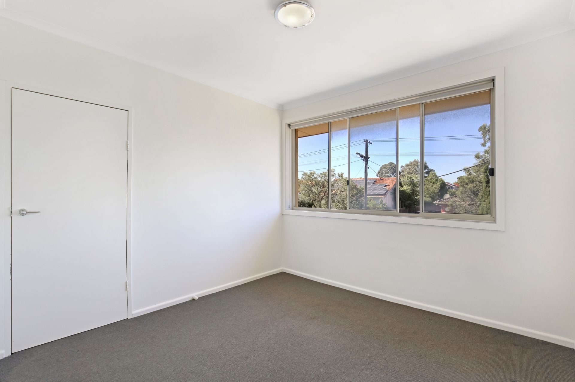 SPACIOUS APARTMENT IN A PERFECT LOCATION!