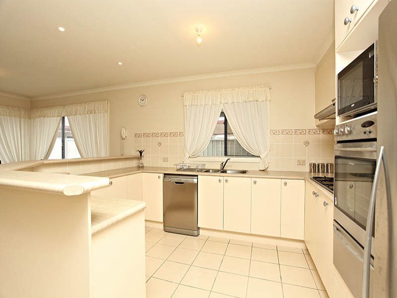21 Milburn Circuit, Caroline Springs - Thumbnail 3