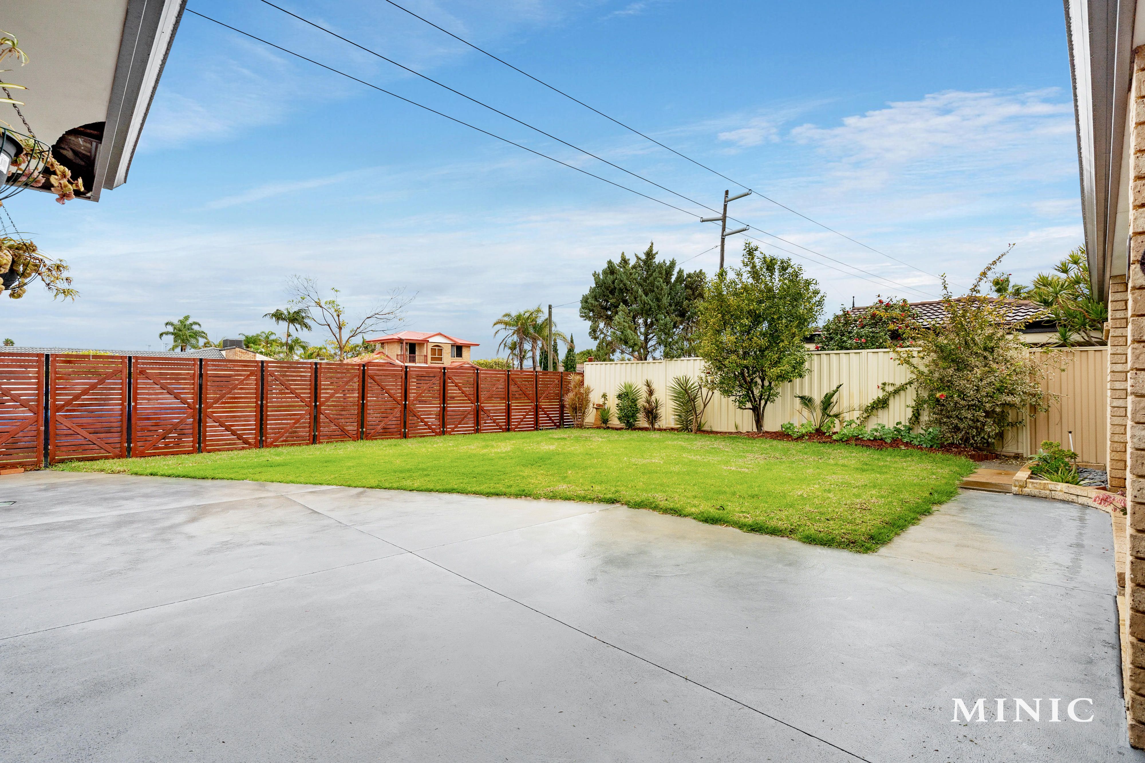 Real Estate For Sale 30 Forest Lakes Drive Thornlie , WA