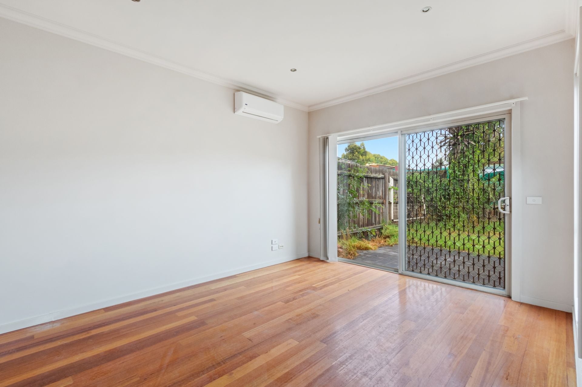 Modern 2 Bedroom Unit!