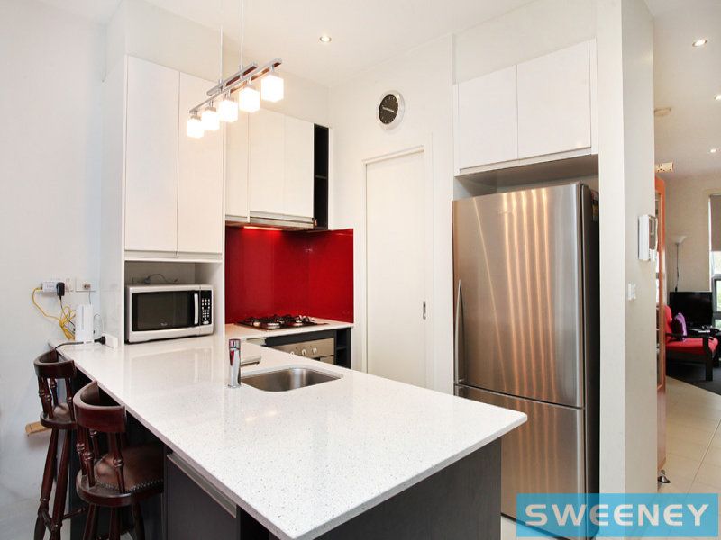 12 Jolimont Street, Caroline Springs - Thumbnail 5