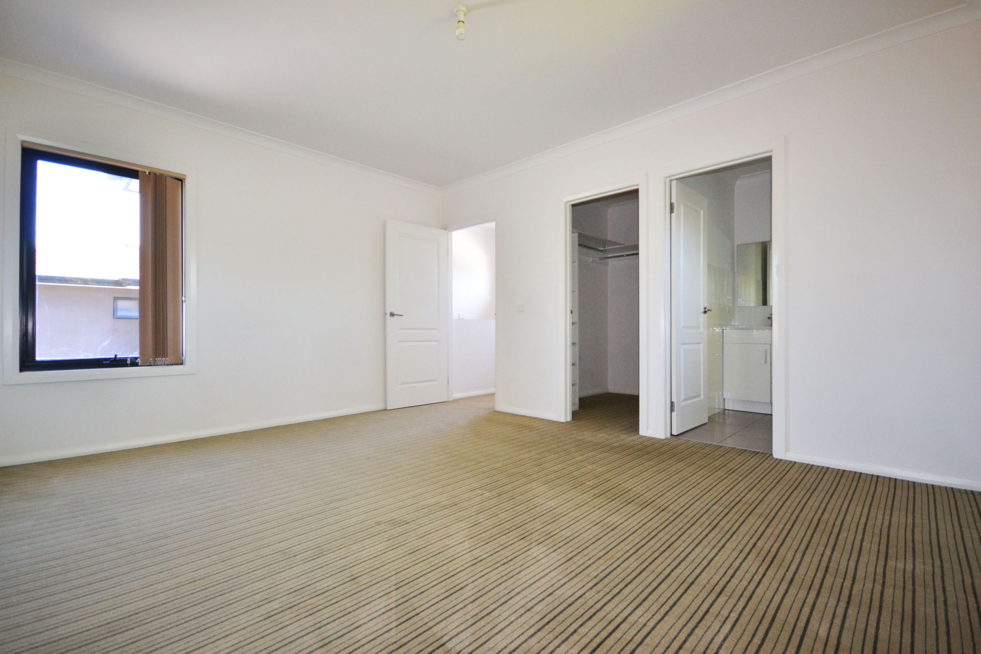PERFECTLY PROPORTIONED & IMPRESSIVE THROUGHOUT
