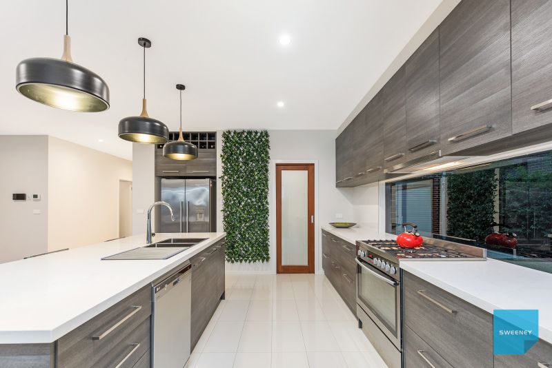 10 Sedgeman Street, Fraser Rise - Thumbnail 4