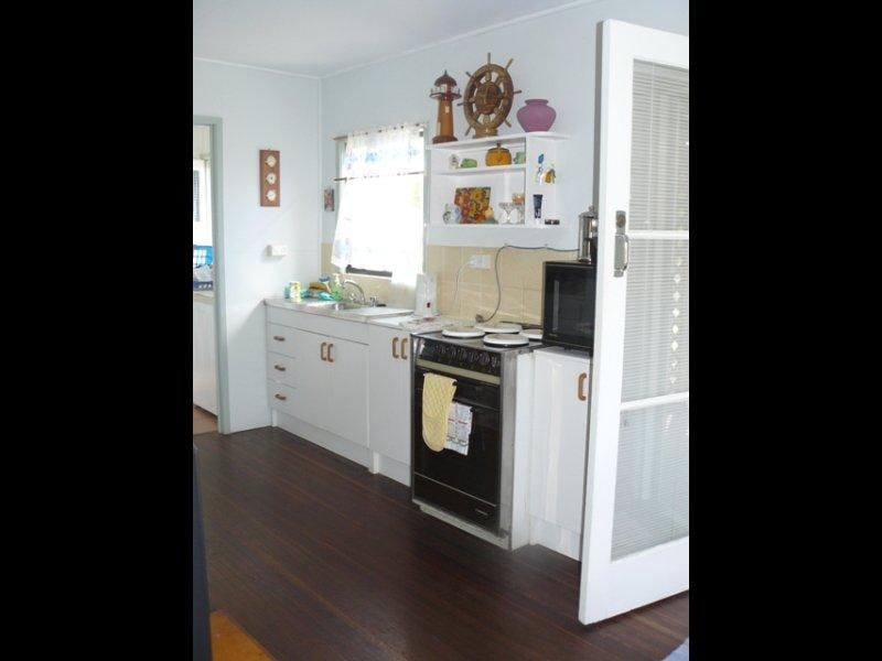62 Palmer Avenue GOLDEN BEACH QLD, Golden Beach - Thumbnail 3