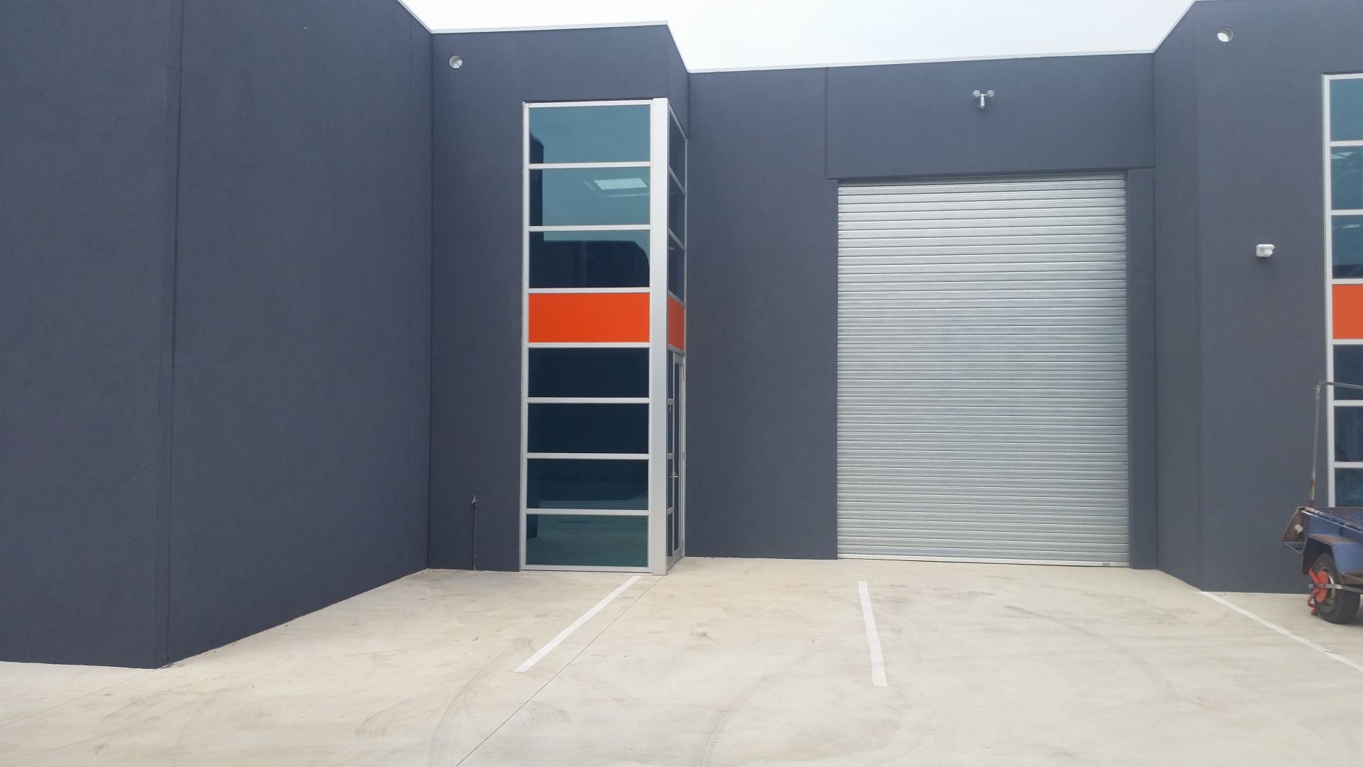 NEW MODERN WAREHOUSE