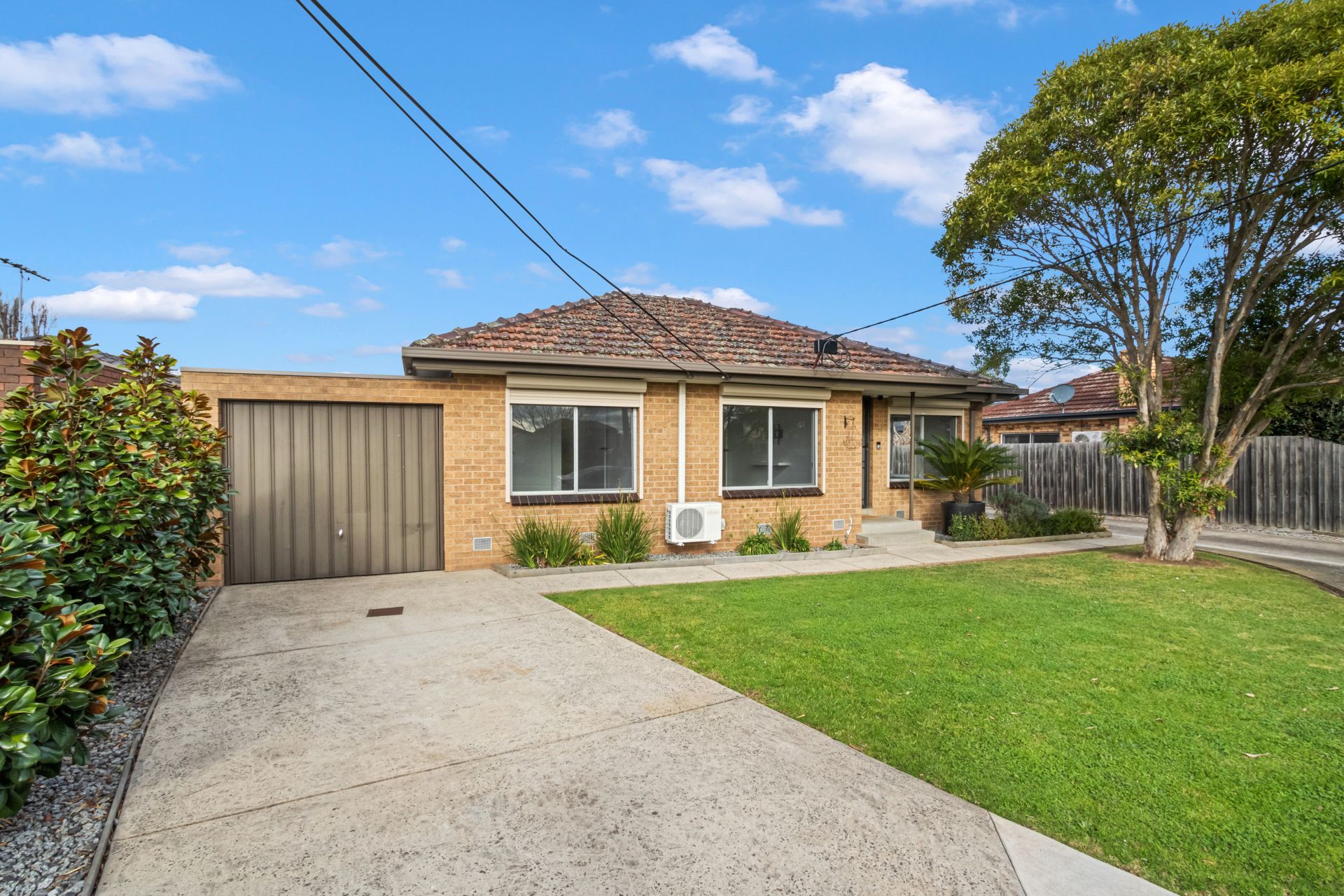 Street Facing Beauty - Gardener Included