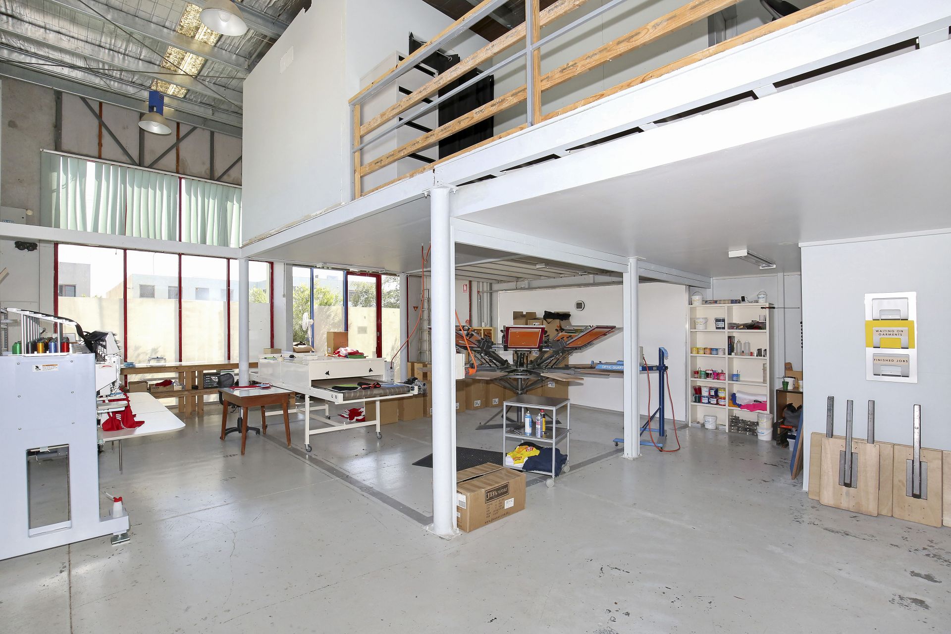 GREAT INDUSTRIAL INVESTMENT - SUPERBLY POSITIONED STORAGE UNIT WITH MEZZANINE OFFICE IN SOUGHT AFTER  INDUSTRIAL POCKET OFF SETTLEMENT ROAD