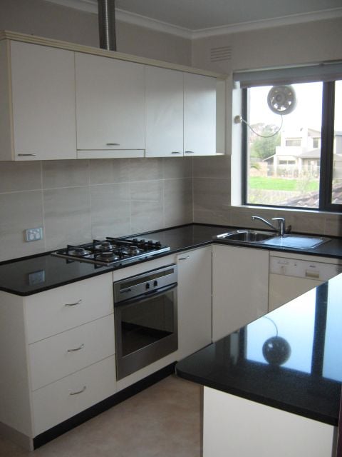 **Great Location**  1 WEEK RENT FREE!!