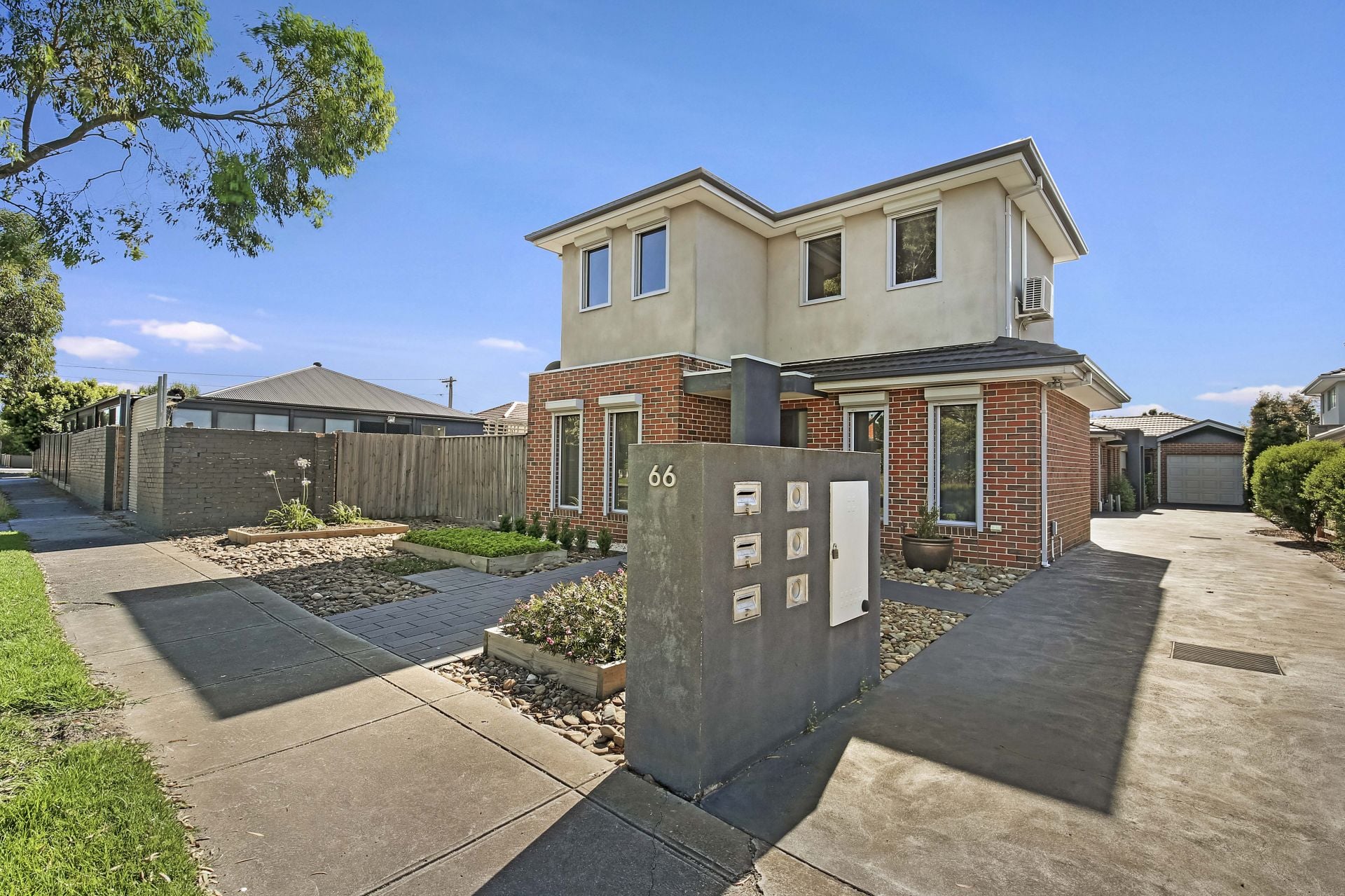 Stylish Townhouse in a Great Location