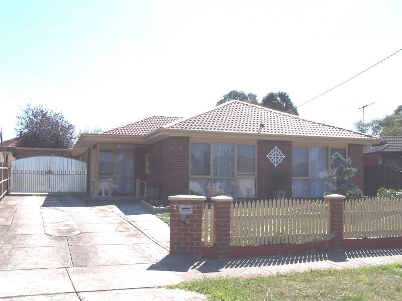 9 Holburn Way, Epping