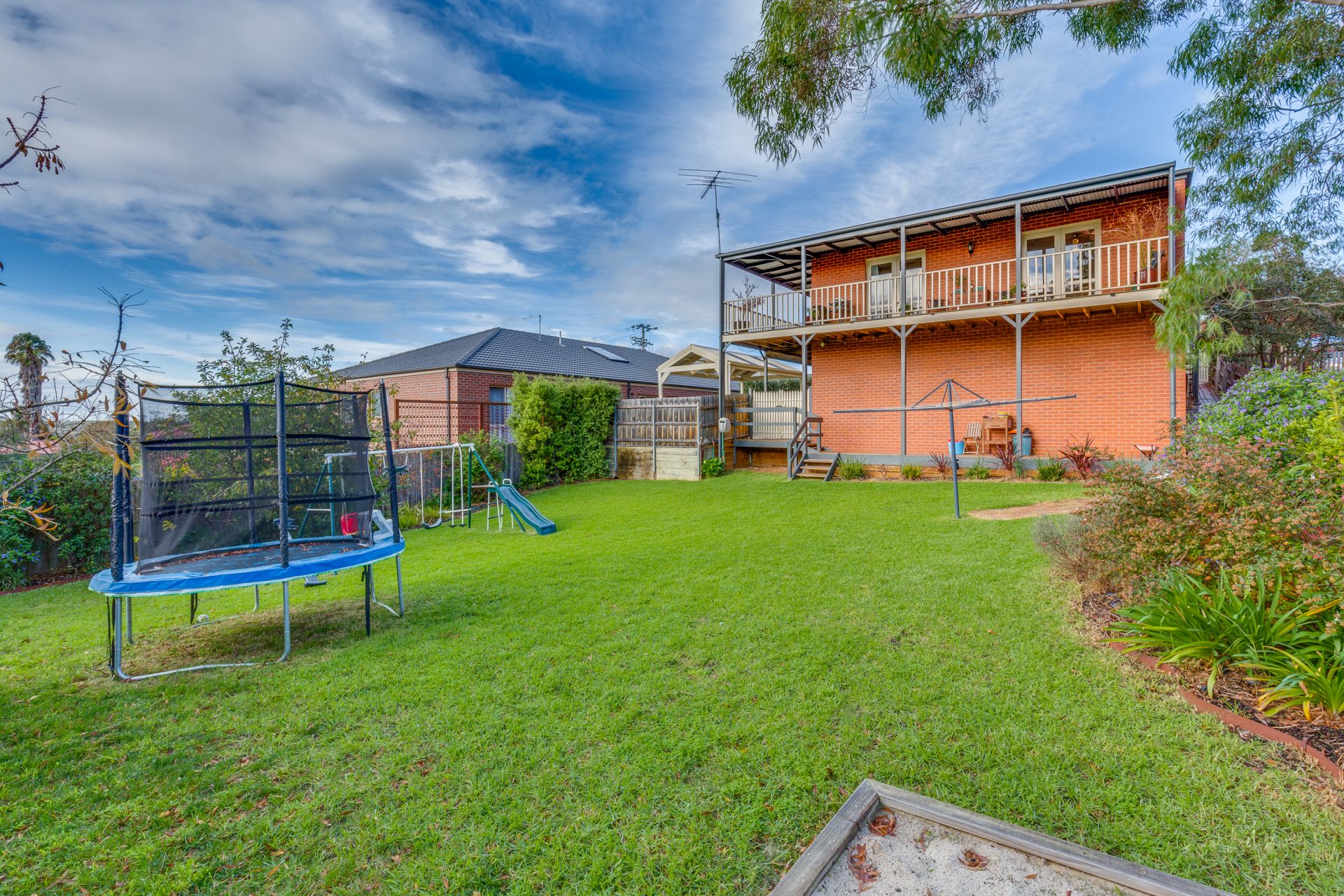 7 Robertsons Road