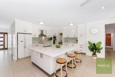 2 Zoe Court, Mount Louisa