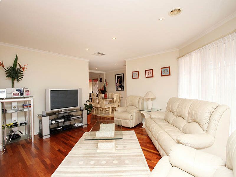 11 Perkins Grove, Burnside - Thumbnail 4
