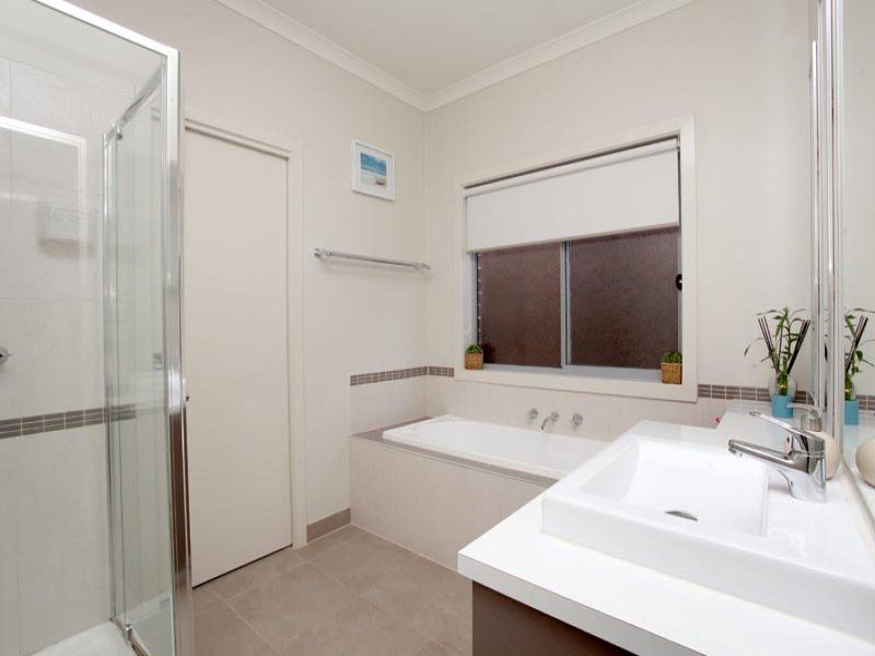 5 Scotsburn Place, Caroline Springs - Thumbnail 8