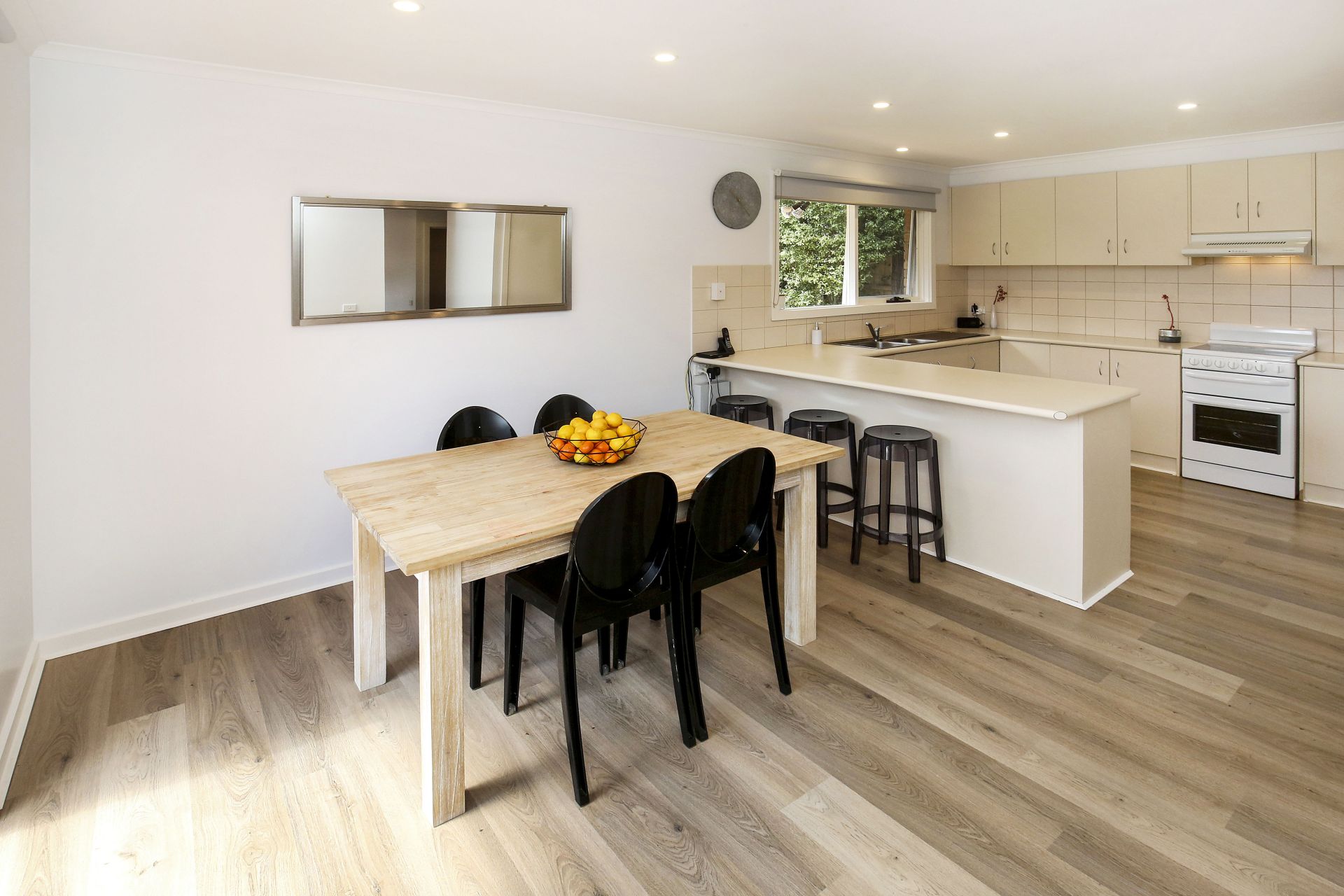 Low Maintenance Living With Contemporary Styling