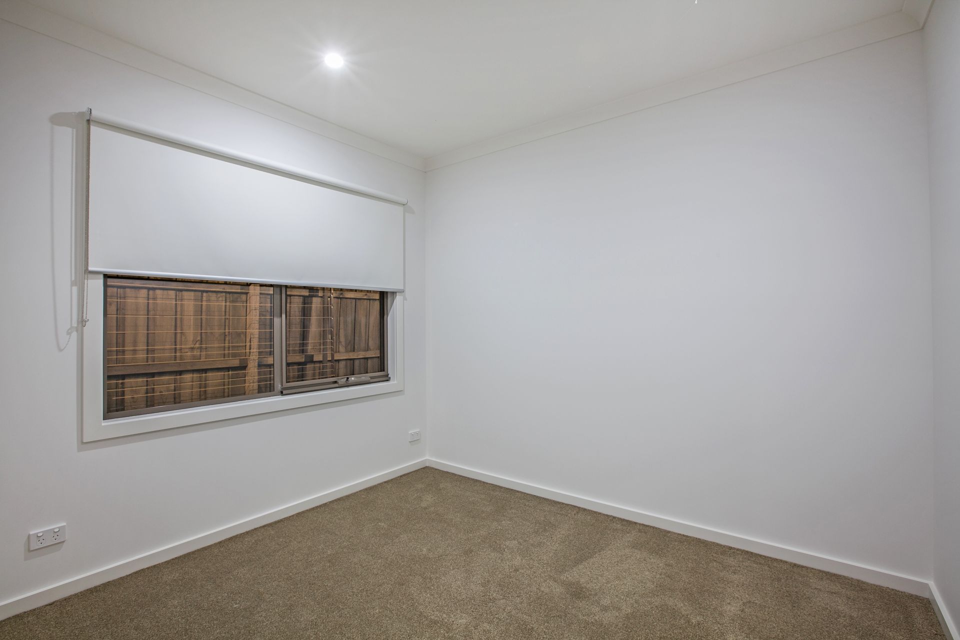 STYLISH UNIT IN GREAT LOCATION