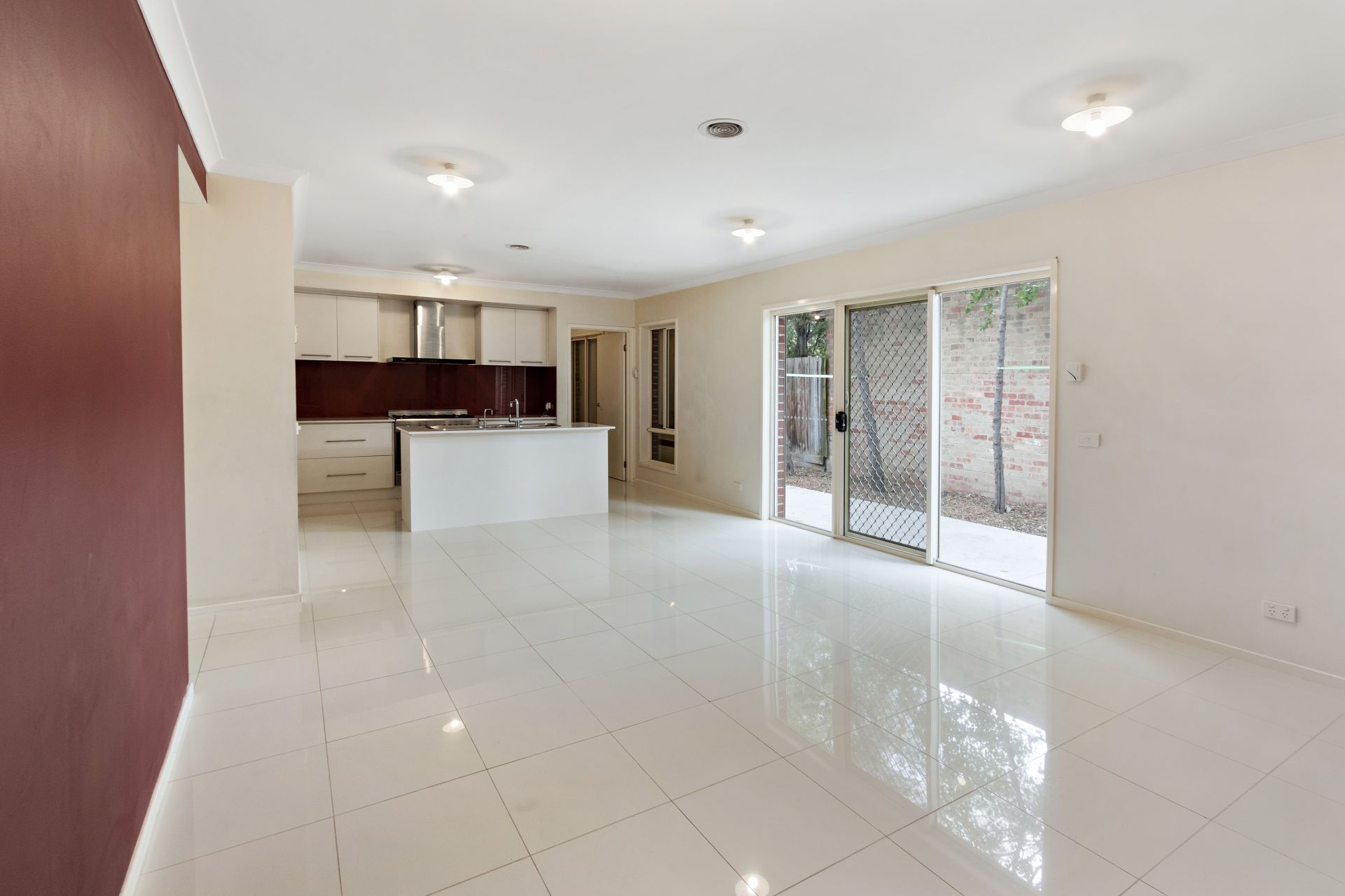 LARGE TOWNHOUSE