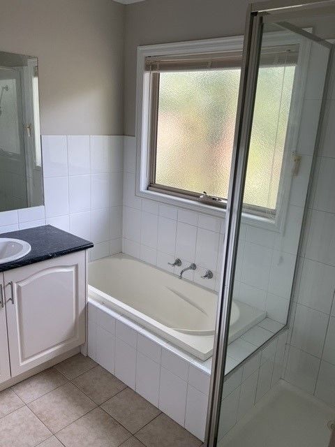 **Modern Townhouse and in a Fabulous Location**