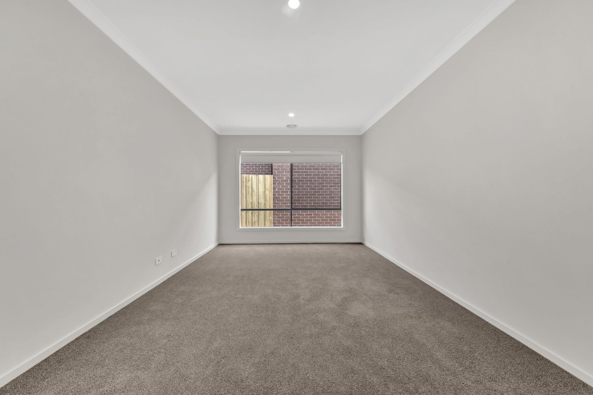 BRAND NEW A READY TO MOVE IN!