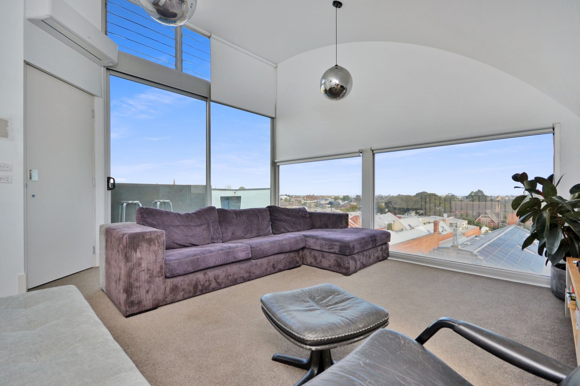 LUXURIOUS LIVING OVER THREE LEVELS