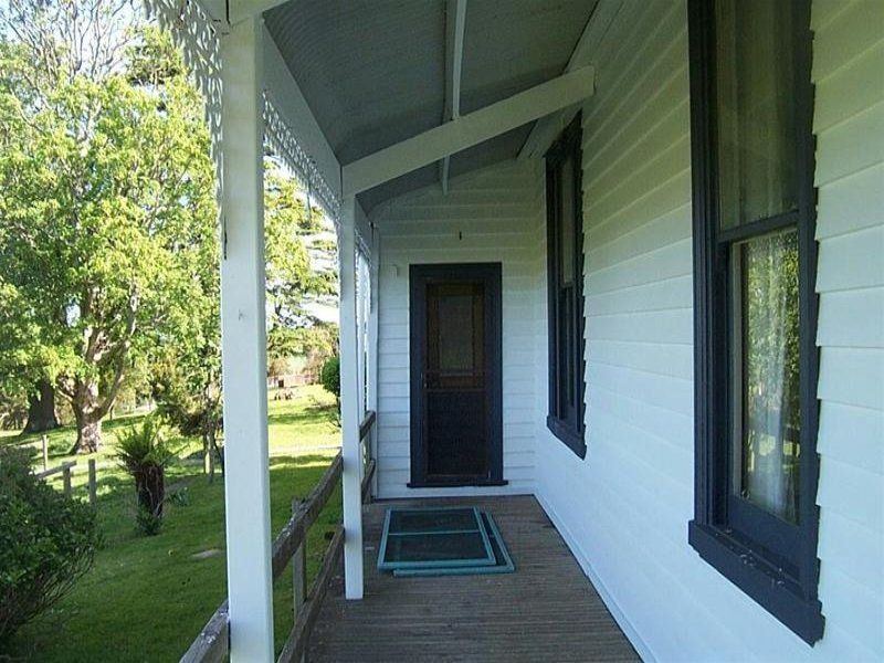 CLASSIC VICTORIAN HOMESTEAD : 2.5 ACRES