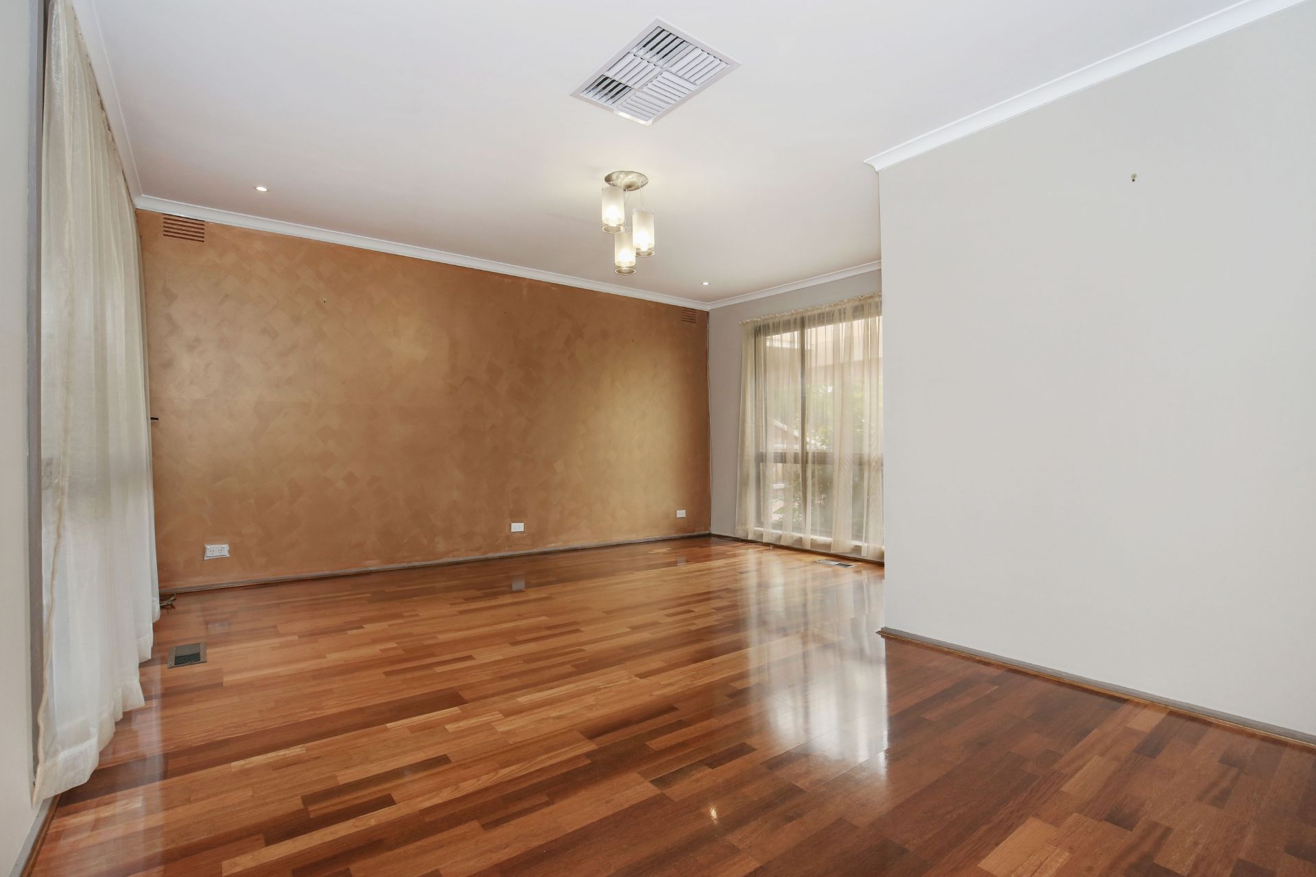 BRIGHT & LOVELY 3 BEDROOM HOME