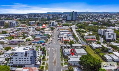 HIGH EXPOSURE FREESTANDER IN STONES CORNER!