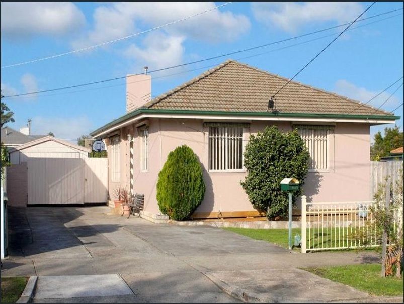 UPDATED HOME WITH TWO BUNGALOWS
