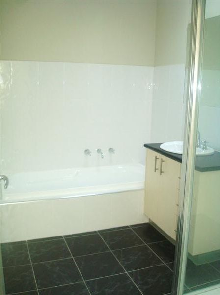 Light and Bright 3 Bedroom Townhouse