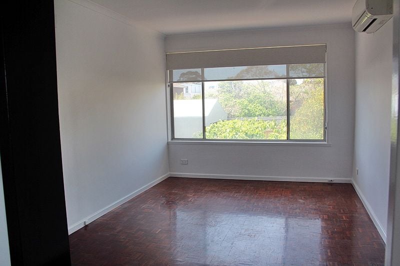Fully renovated in the heart of Thornbury!