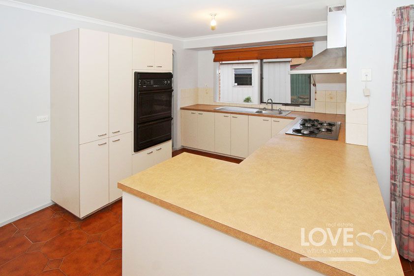 IDEALLY LOCATED TO ALL AMENITIES ! ! !