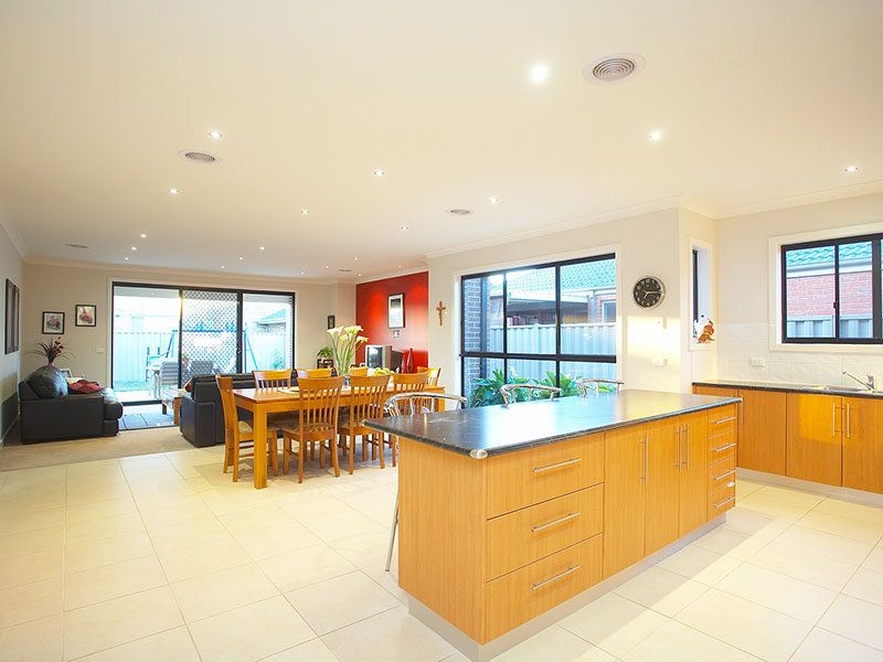 27 Gisborne Way, Caroline Springs - Thumbnail 3