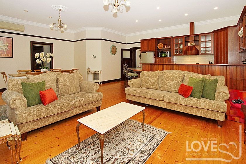 Grand Living In The Heart Of The Oakhill Estate