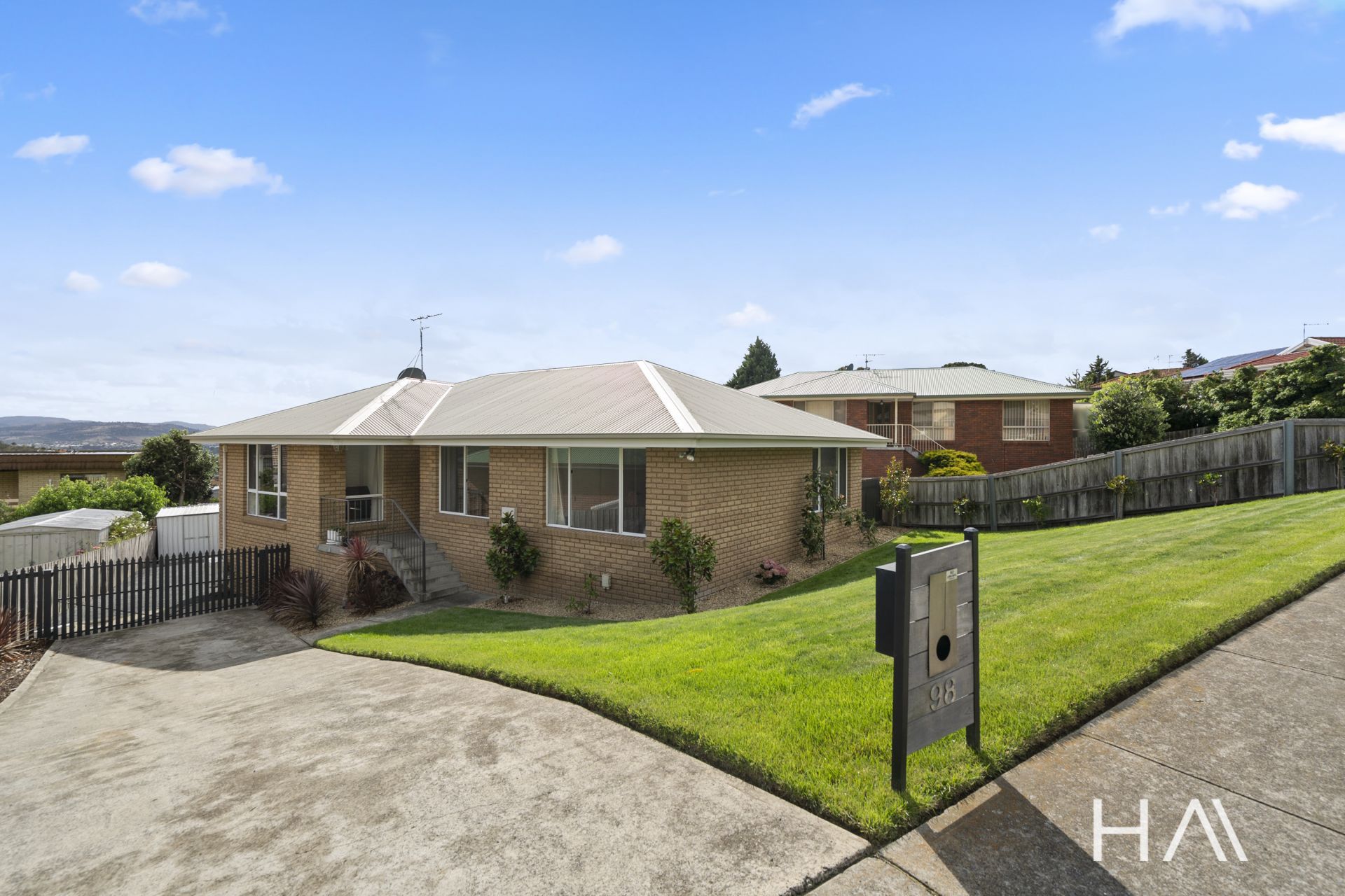 98 Branscombe Road Claremont, Claremont - Thumbnail 2