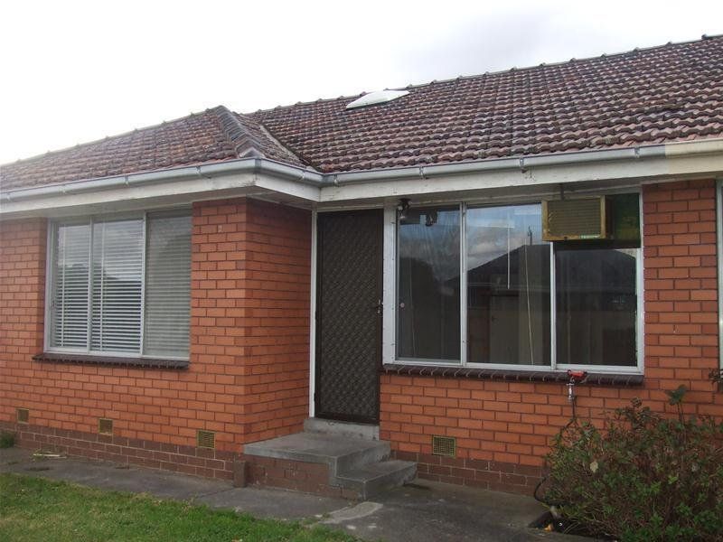 AFFORDABLE & PERFECTLY LOCATED UNIT