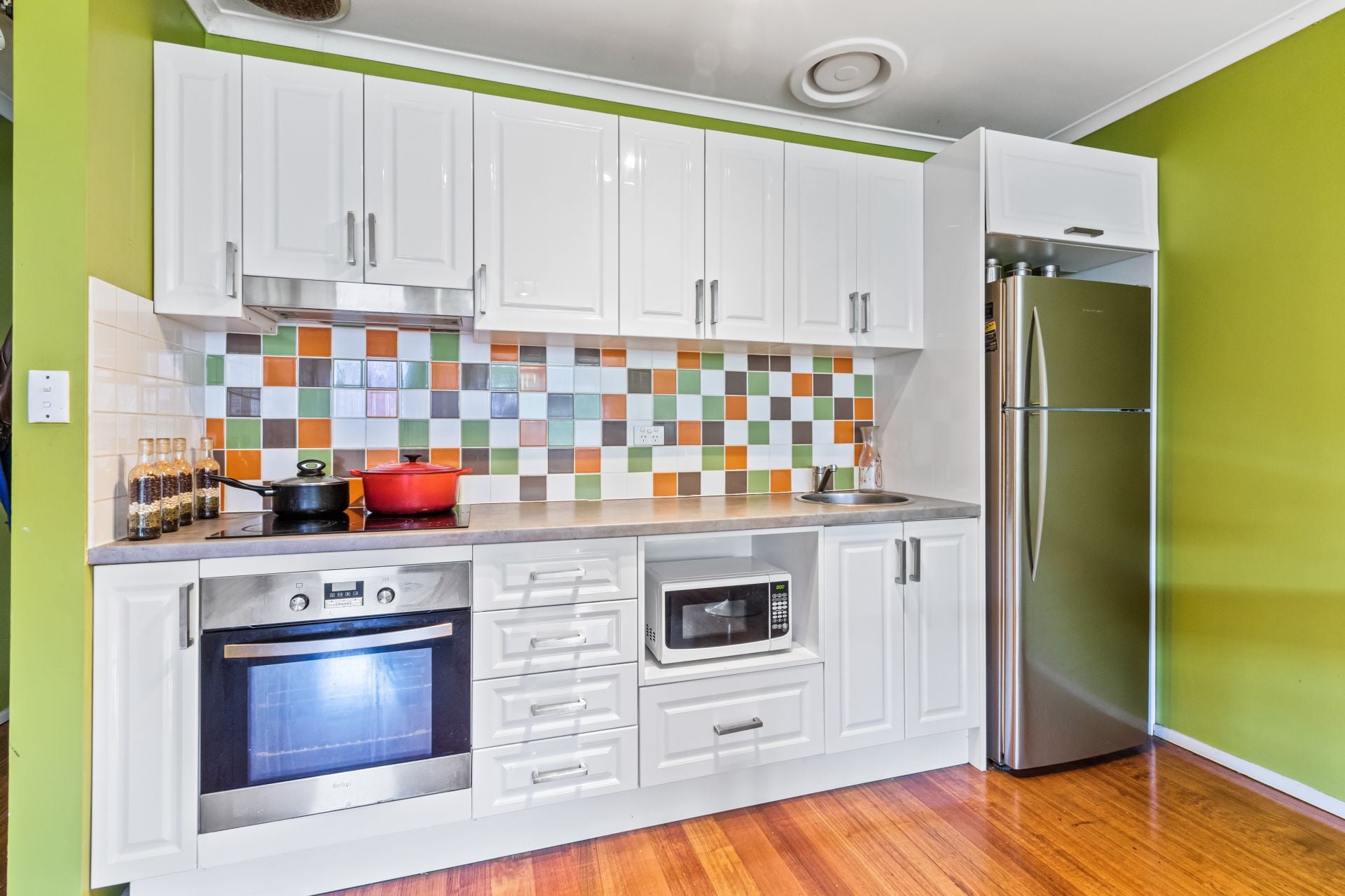 Neat and tidy apartment, near the Lake