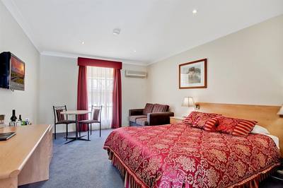 MOTEL FOR SALE – BEAUTIFULLY PRESENTED PREMIUM MOTEL IN STRONG MOTEL TOWN