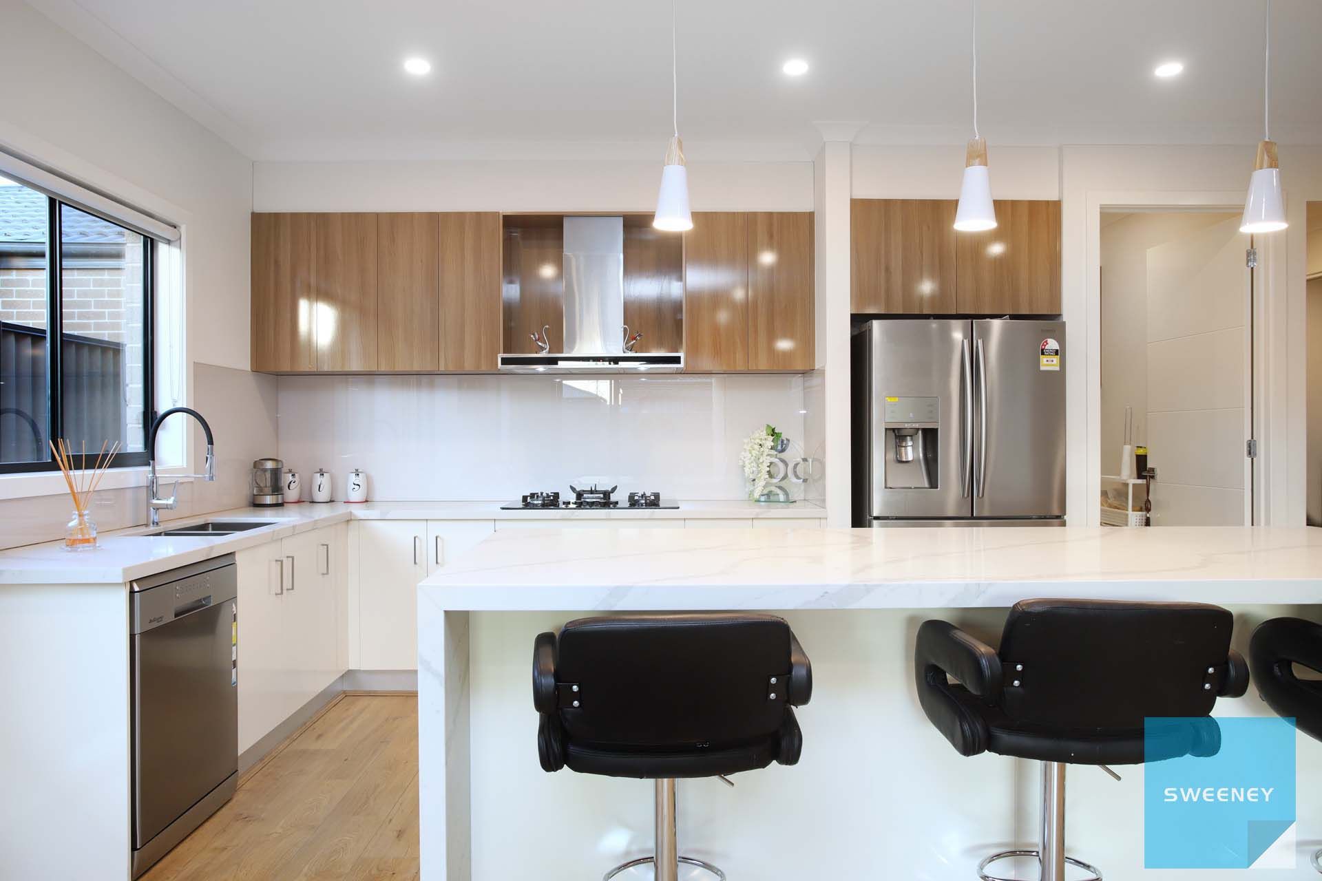 104 Hawking Crescent, Fraser Rise - Thumbnail 5