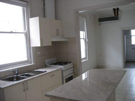 Neat, Tidy & Superbly Located!