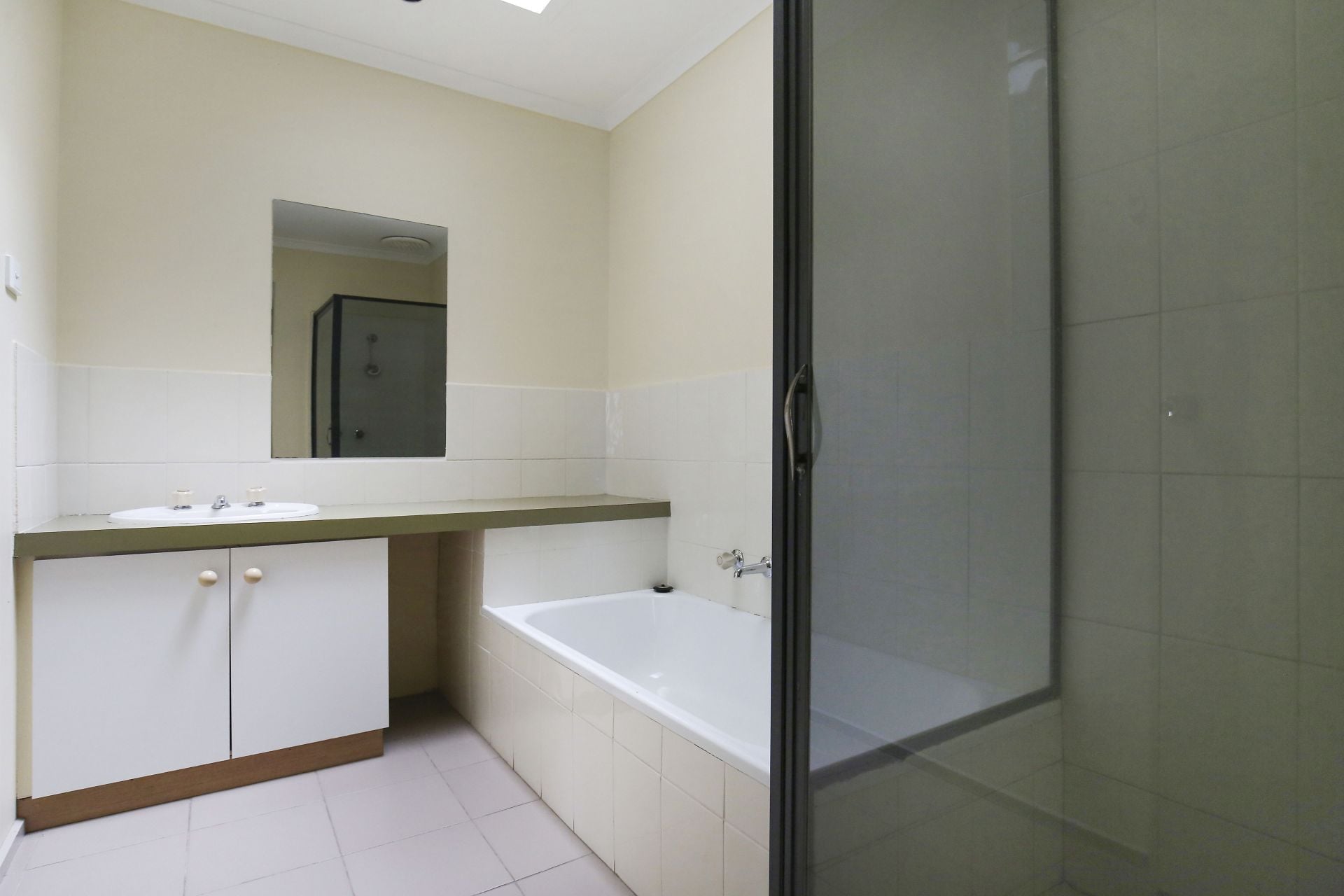 CONVENIENTLY LOCATED WITH A LARGE YARD   *Insp Sat 10th Nov @ 10:00am*
