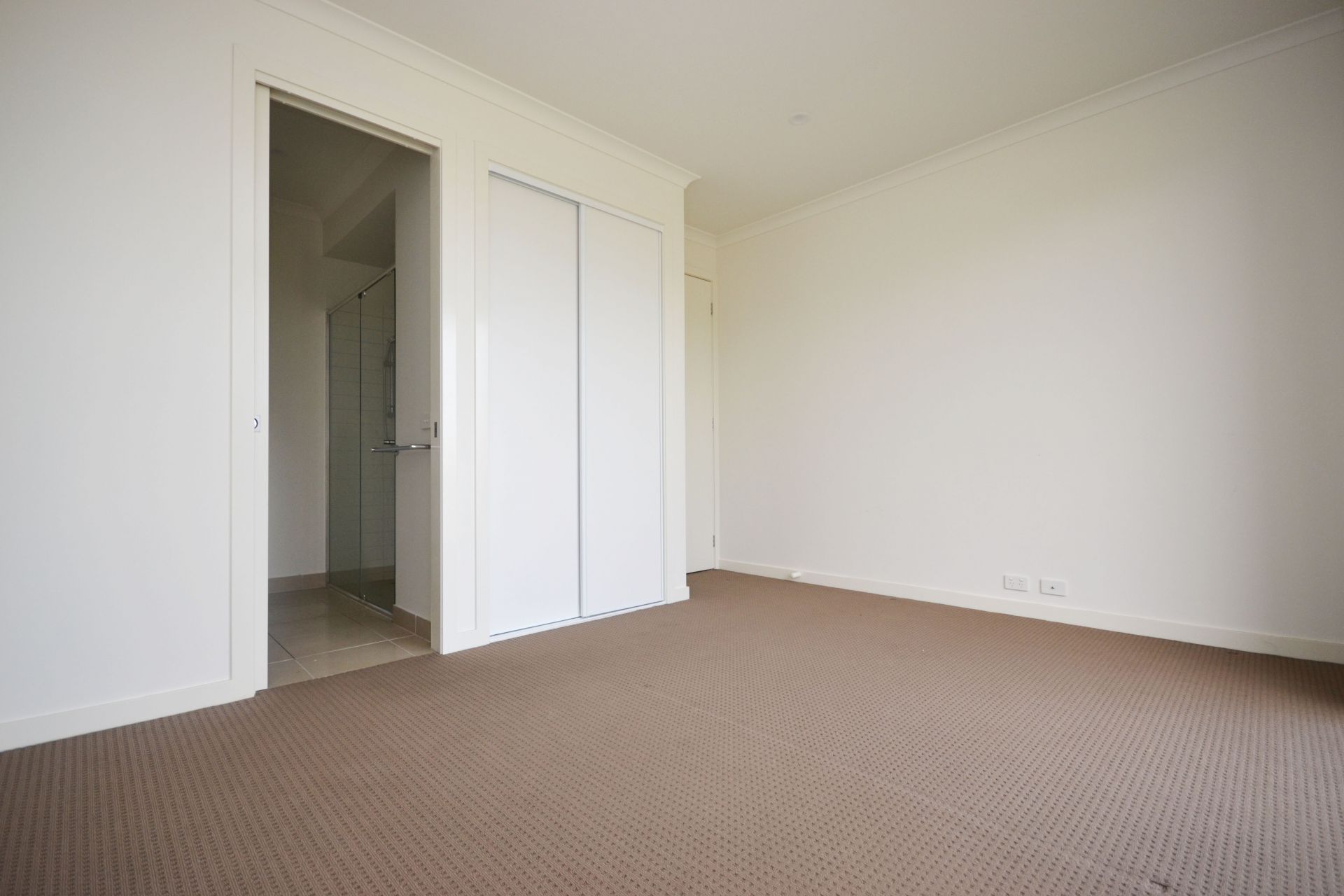 CONTEMPORARY DELIGHT IN COBURG HILL